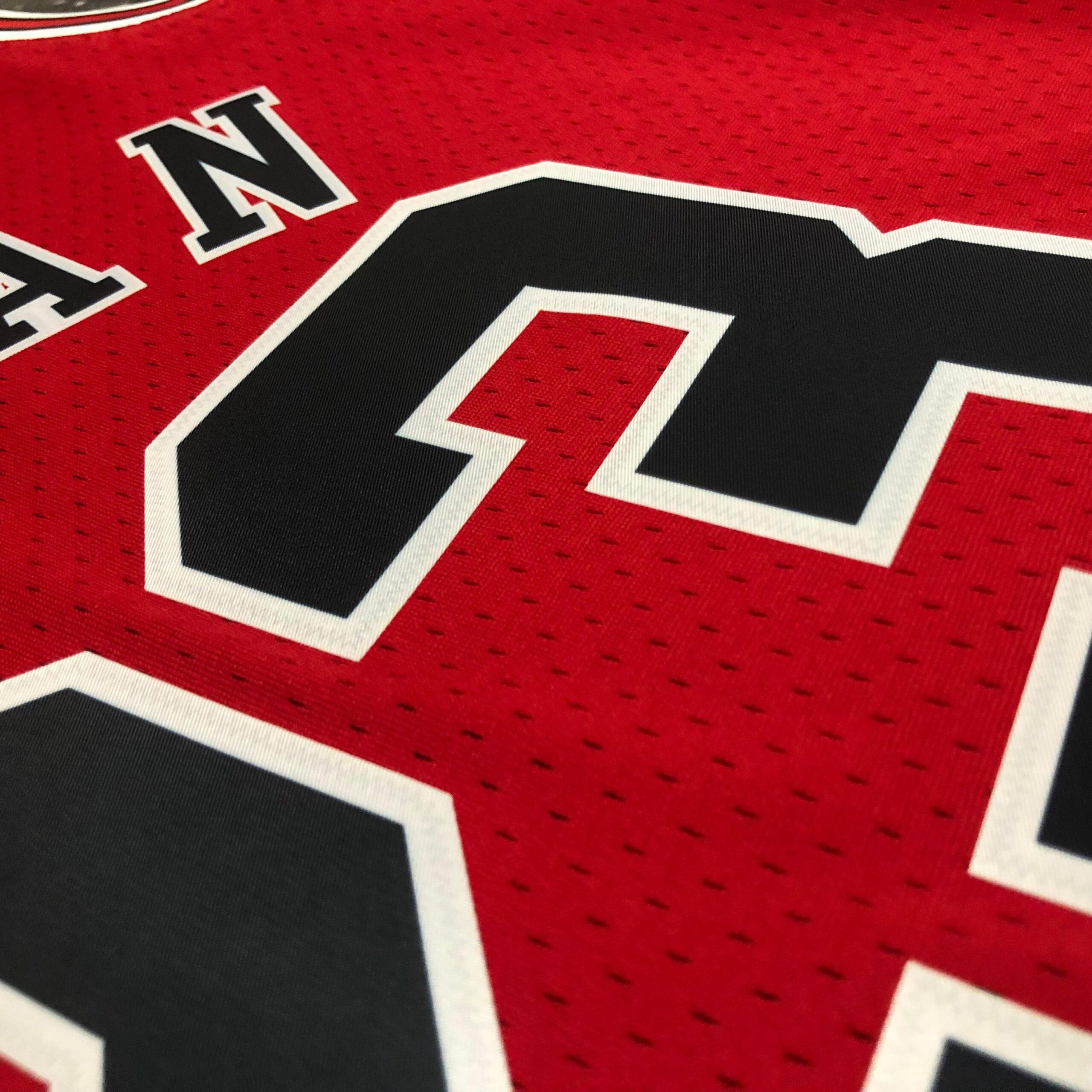 Regata Swingman Chicago Bulls Mitchell & Ness Hardwood Classics 1997/98 Vermelha - Imagem 4