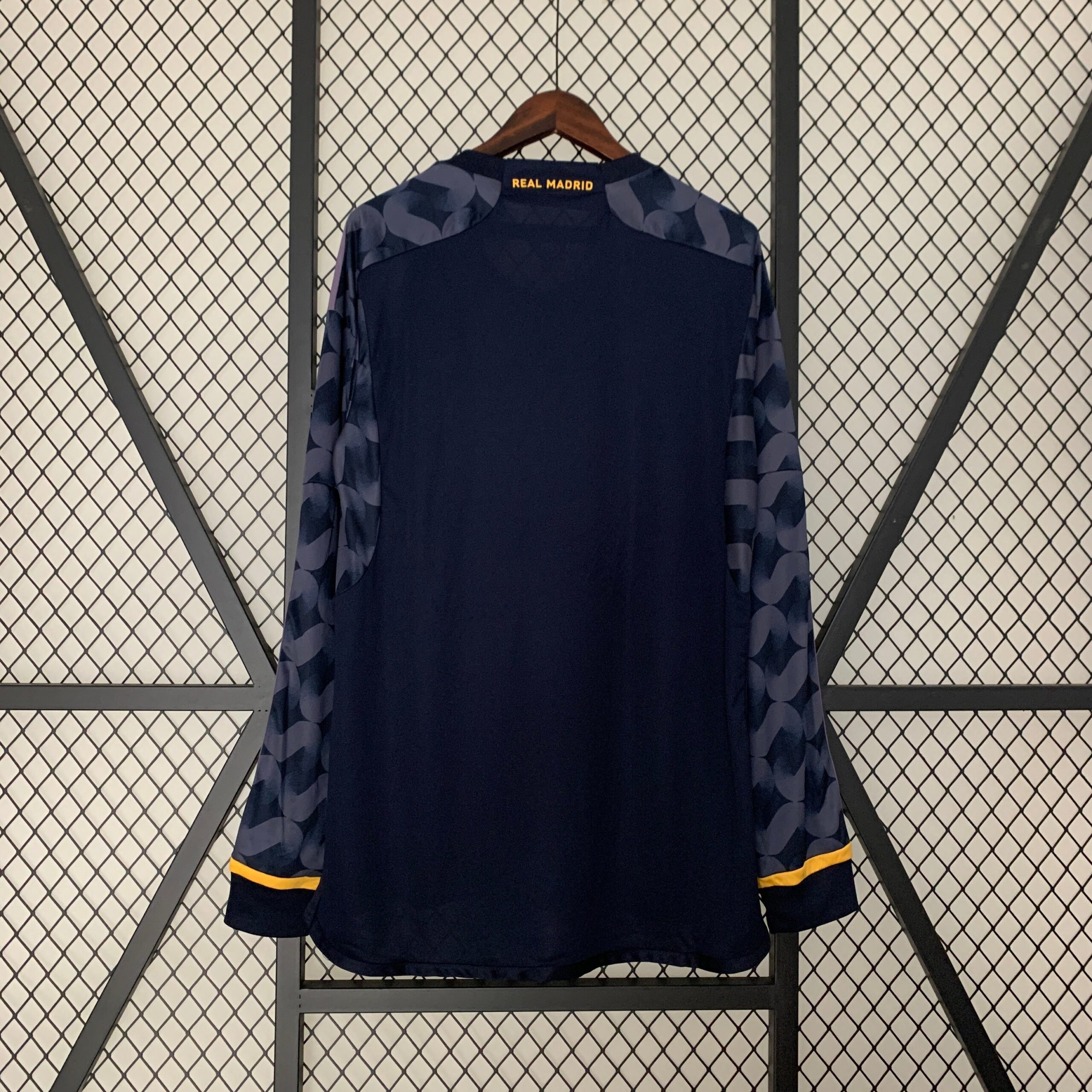 Camisa Real Madrid 2023/24 Away - Manga Longa - Imagem 2