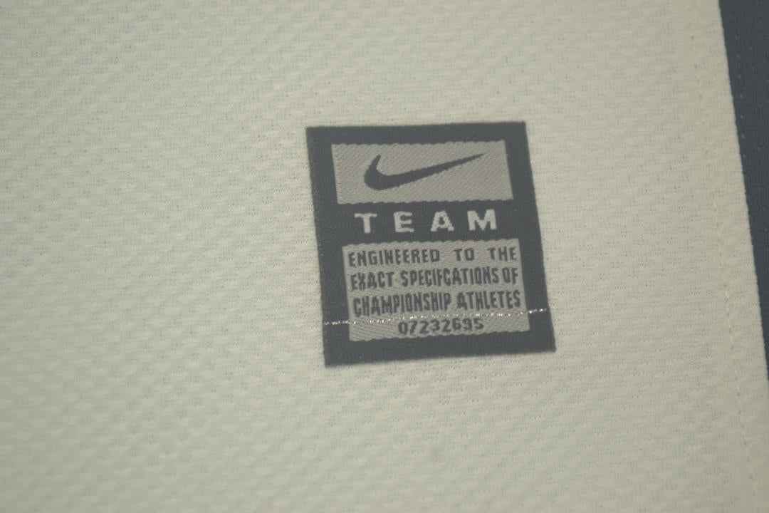 Camisa Manchester United UCL Final 08/09 - Versão Retrô "Berbatov" Nº 9 - Imagem 19