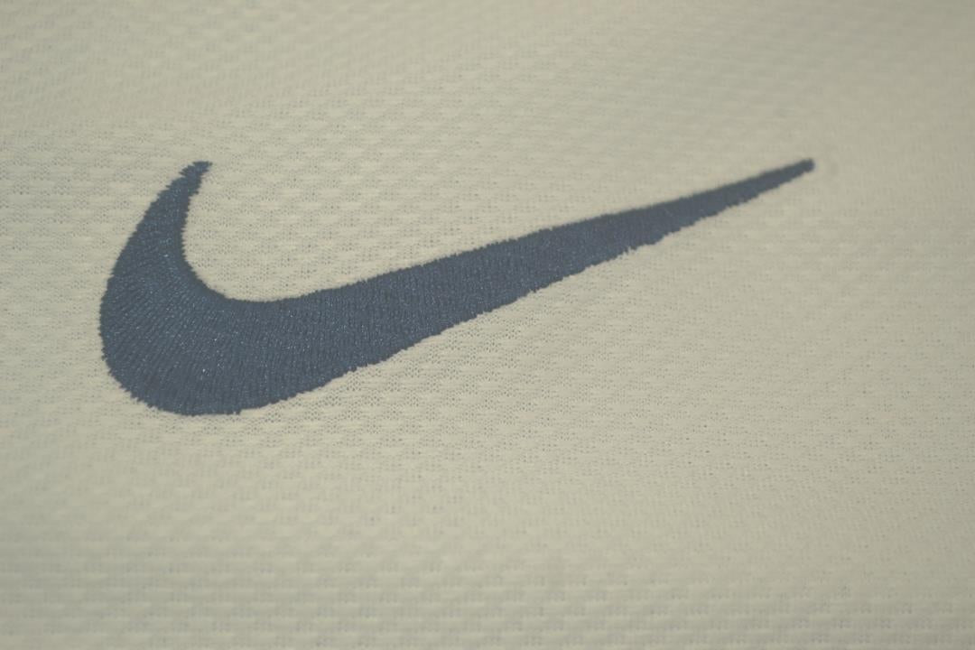 Camisa Manchester United UCL Final 08/09 - Versão Retrô "Berbatov" Nº 9 - Imagem 17