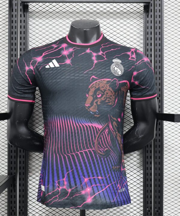 Camisa Real Madrid Edição Especial 2024/25 Jogador Adidas Masculino - Preta, Roxa e Rosa