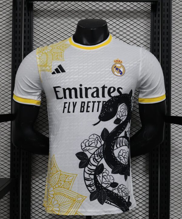 Camisa Real Madrid Edição Especial 2024/25 Jogador Adidas Masculino - Branca, Dourada e Preta