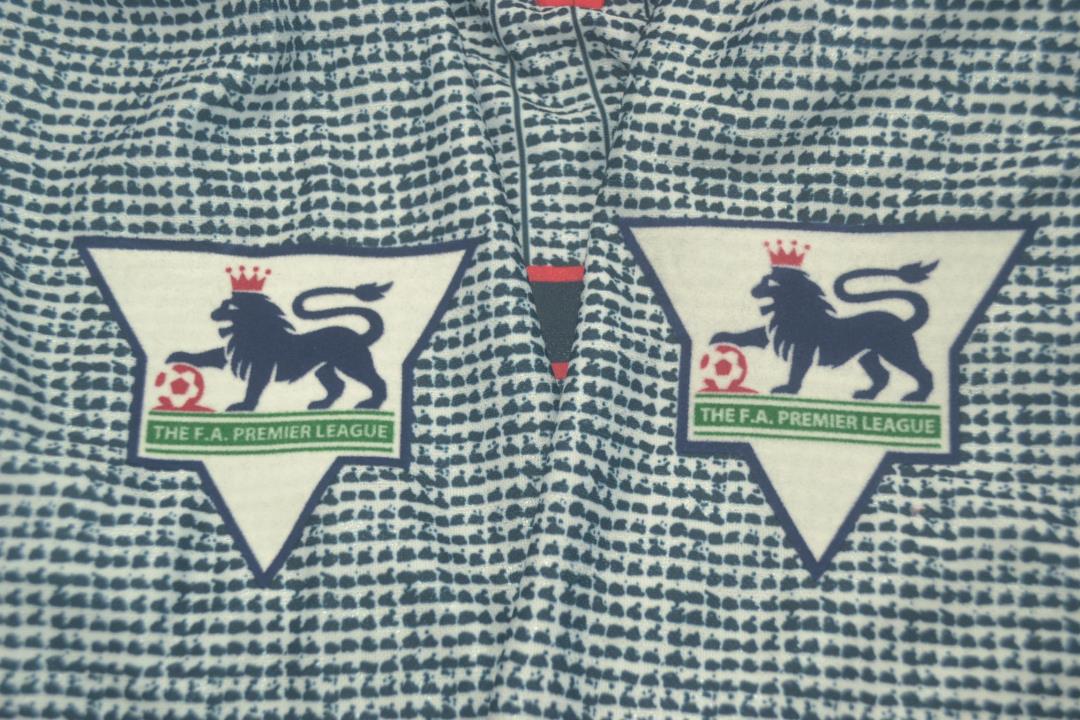 Camisa Manchester United Away 95/96 - Versão Retrô "Cantona" Nº 7 - Imagem 9